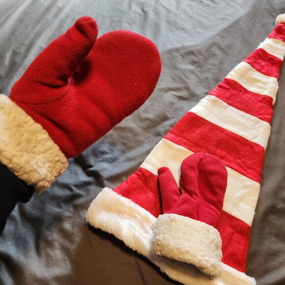 Holiday accessories:  Hat and Mittens - Picture 3 of 5